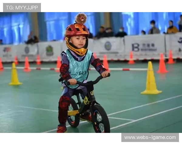 湘西龙山儿童平衡车赛萌趣十足,小选手脚踩彩色小车挑战赛道 湘西龙山儿童平衡车赛萌趣十足,小选手脚踩彩色小车挑战赛道