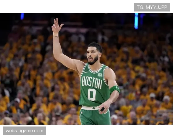 关键时刻:最后一攻,塔图姆选择突破上篮而非三分,球进灯亮